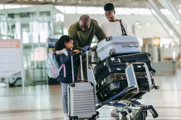 Consejos para familias que viajan con taxi aeropuerto Barcelona con maletas y peques
