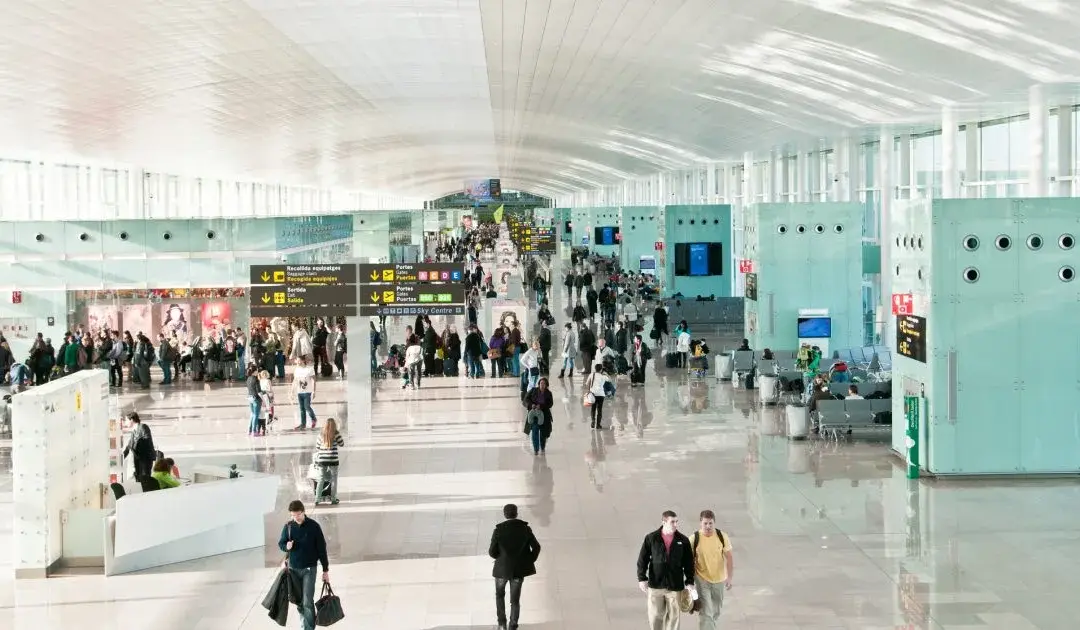 Transfer al Prat sin esperas: recogida con cartel, vuelo monitorizado y precio cerrado